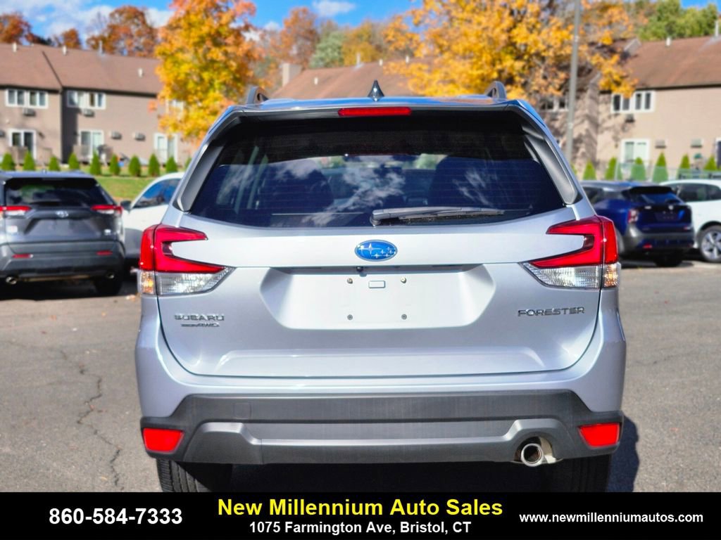 Used 2024 Subaru Forester Limited image 4