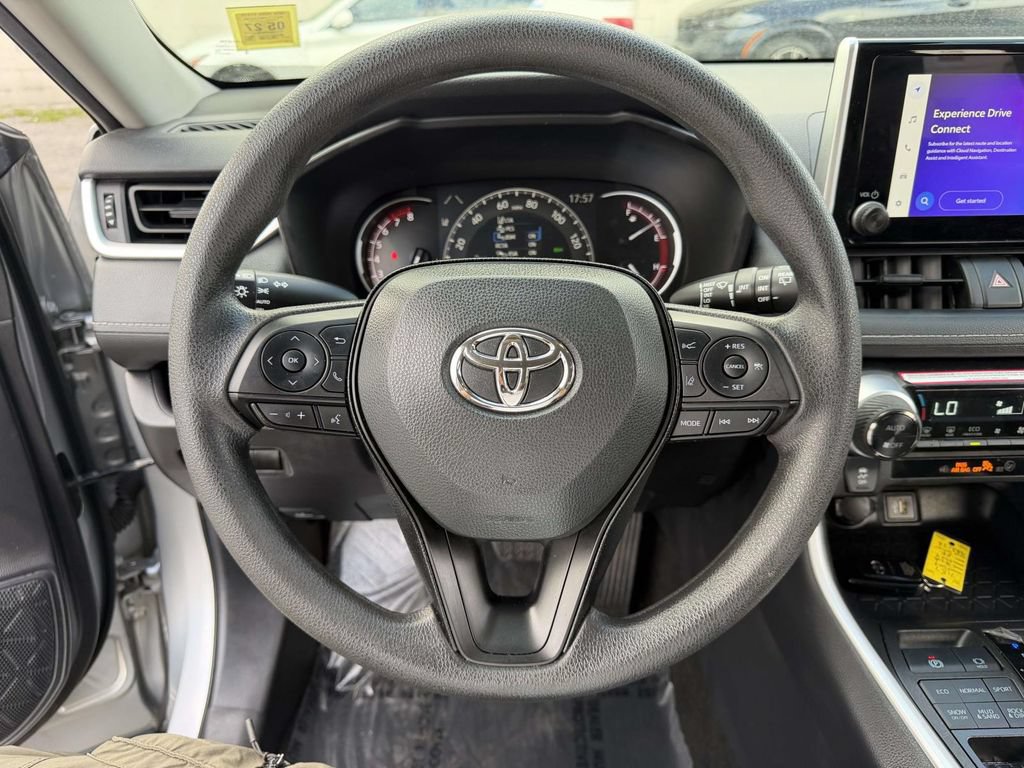 Used 2024 Toyota RAV4 XLE AWD/4WD image 21