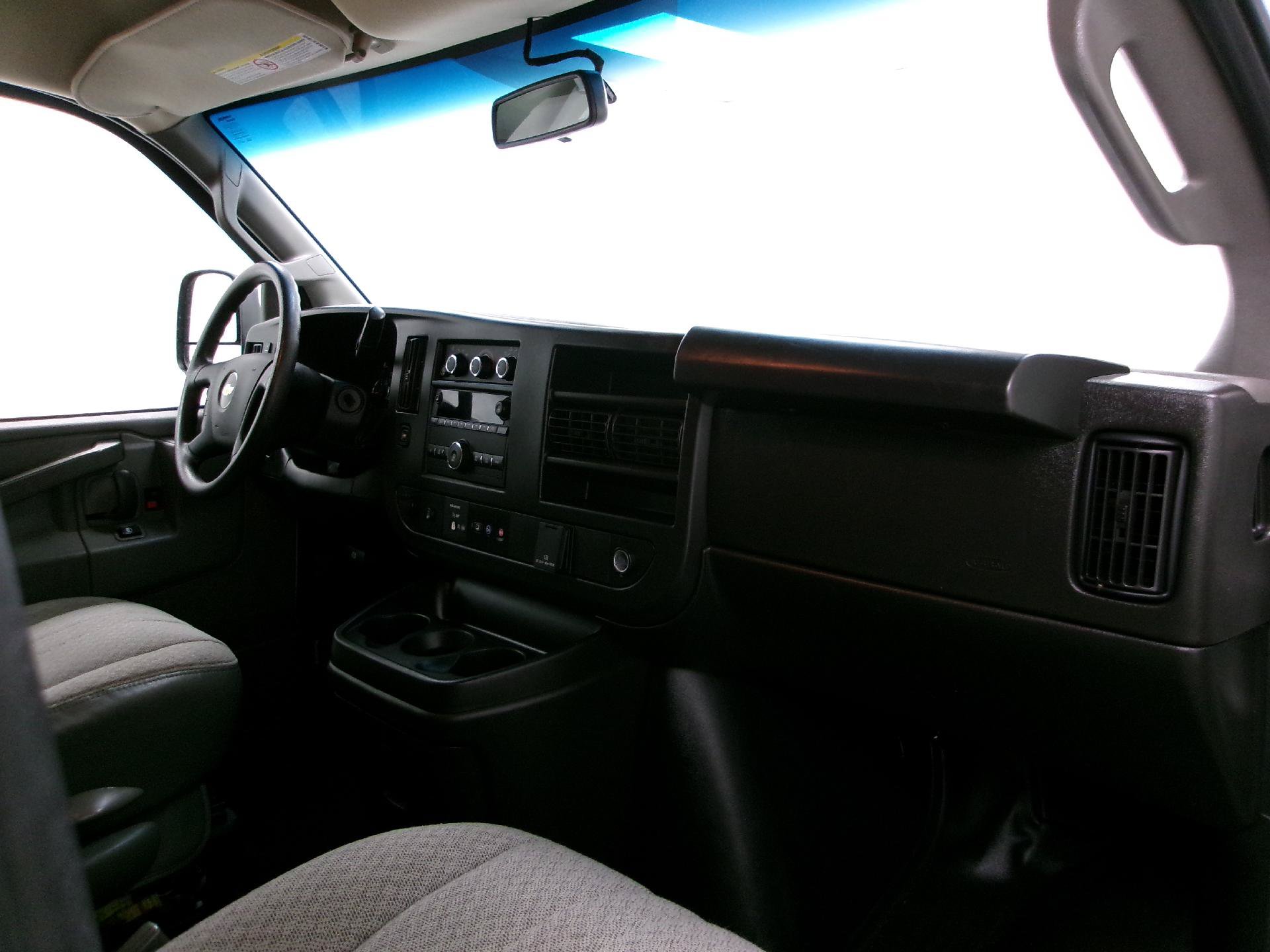 Used 2024 Chevrolet Express 3500 Extended w/ Driver Convenience Package RWD image 3