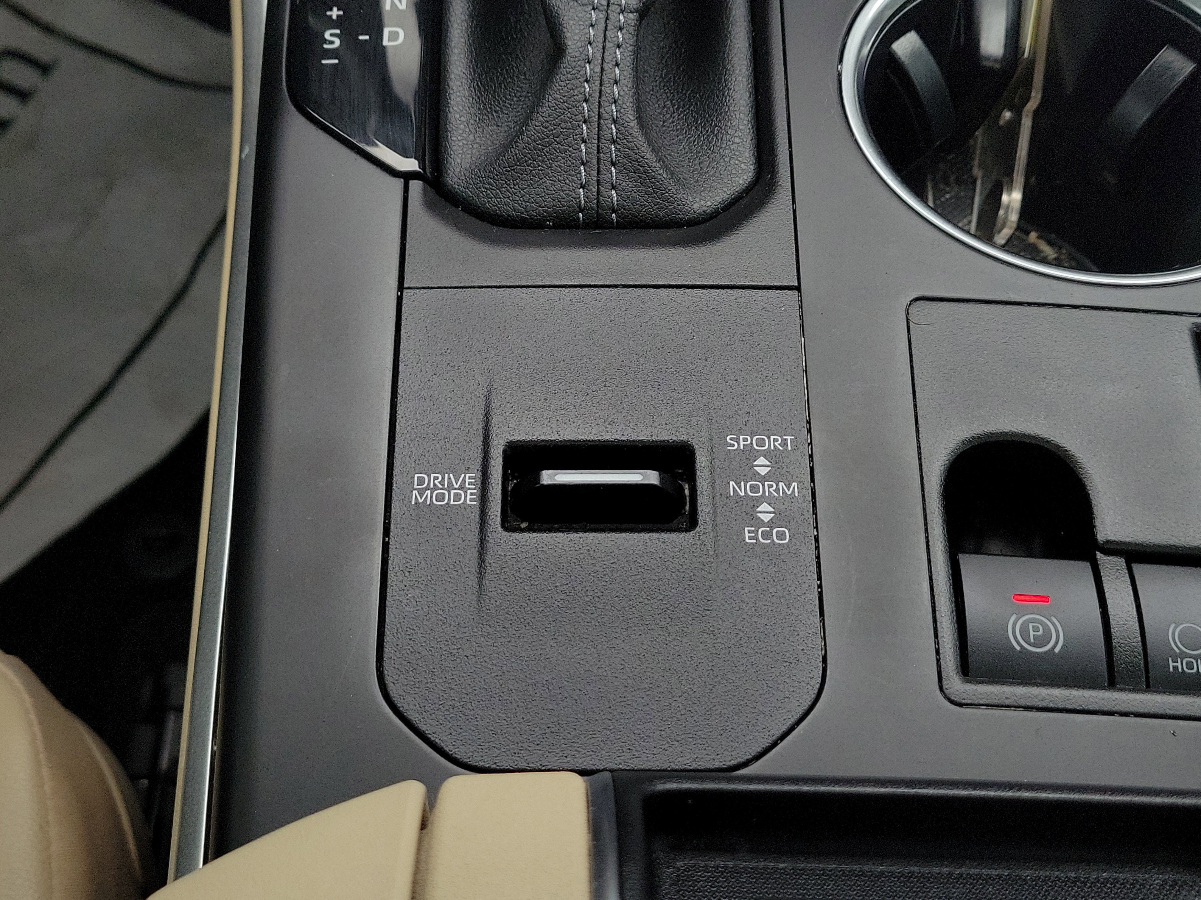 Used 2024 Toyota Highlander XLE image 37