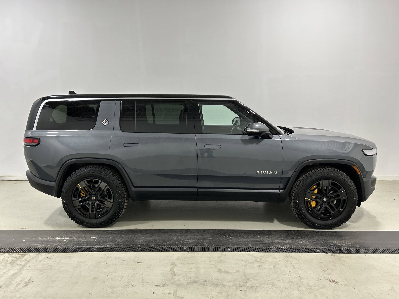 Used 2022 Rivian R1S Launch Edition image 6