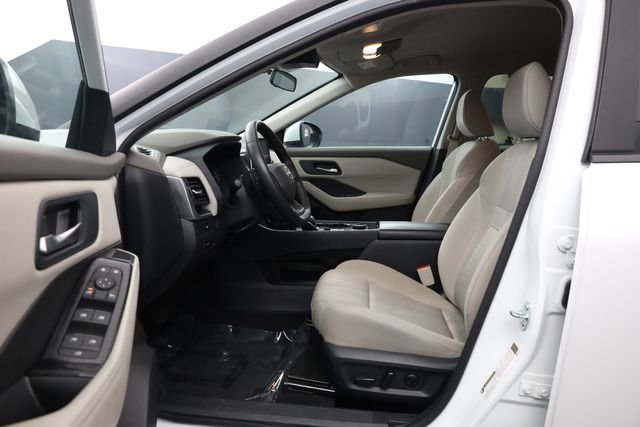 Used 2025 Nissan Rogue SV image 11