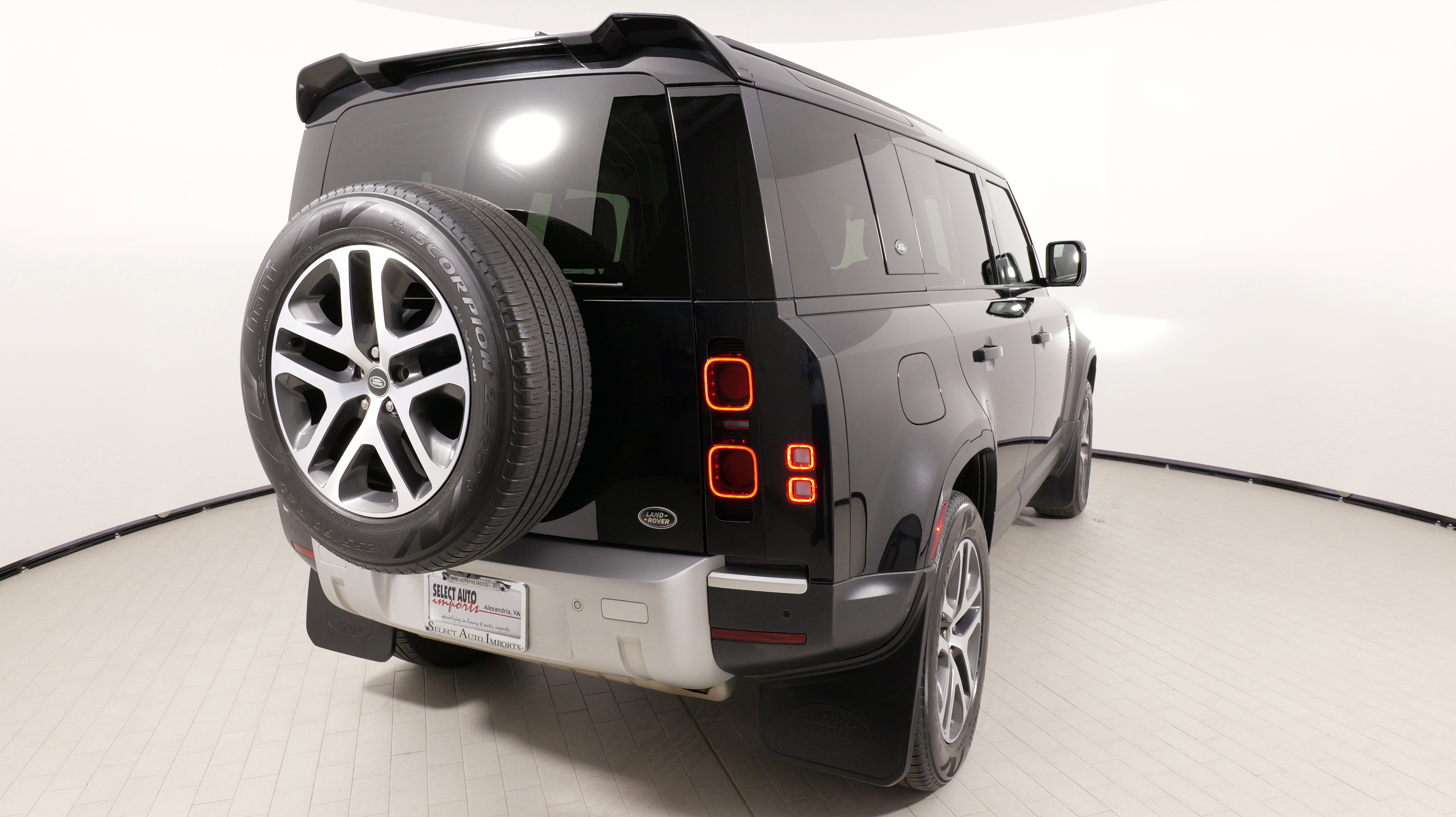 Used 2022 Land Rover Defender 110 SE image 14