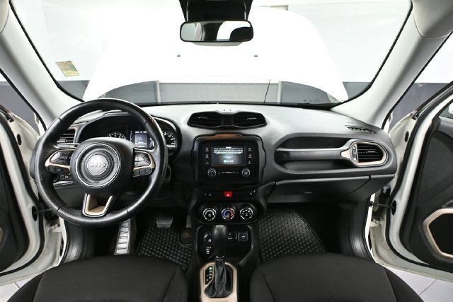 Used 2017 Jeep Renegade Latitude w/ Cold Weather Group AWD/4WD image 18
