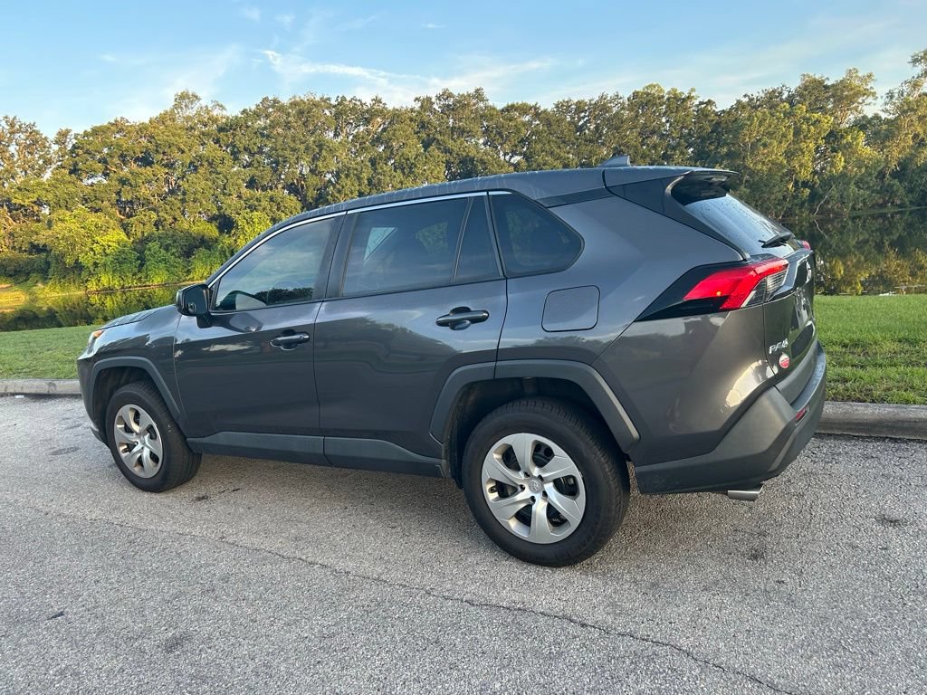 Used 2022 Toyota RAV4 LE FWD image 4