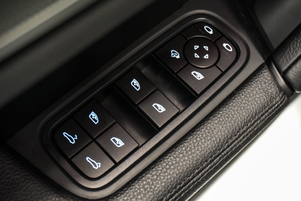 Used 2024 Porsche Cayenne Coupe AWD/4WD image 25