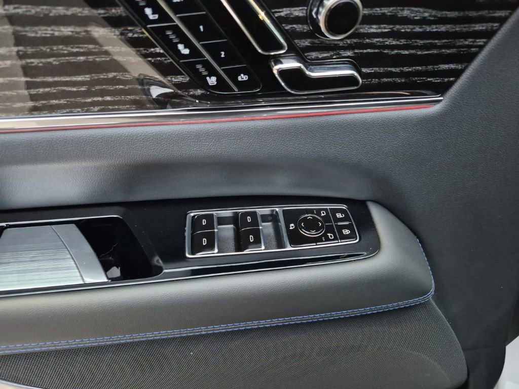 Used 2025 Cadillac Escalade IQ Sport 1 w/ Smart Trailering package image 33