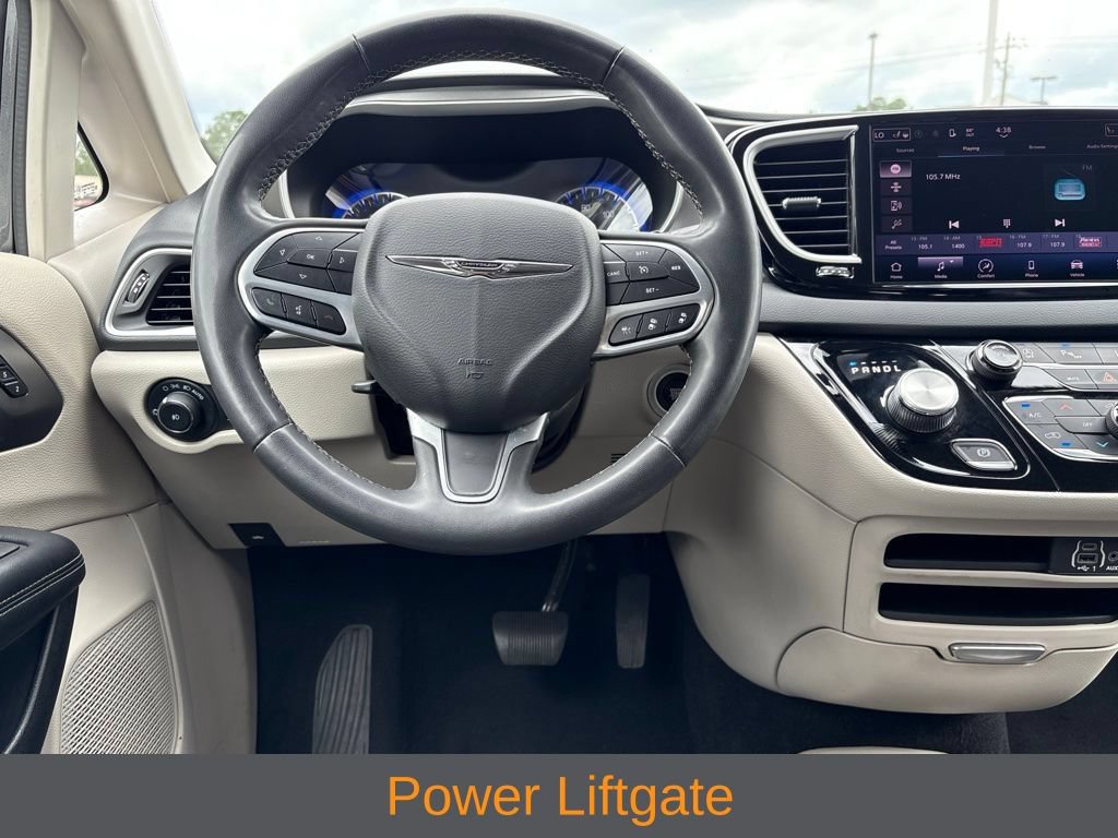 Used 2023 Chrysler Pacifica Touring-L FWD image 7