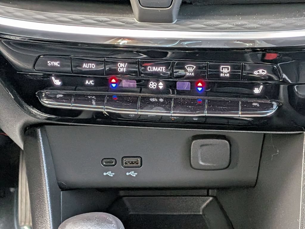 Used 2024 Buick Encore GX Avenir AWD/4WD image 24
