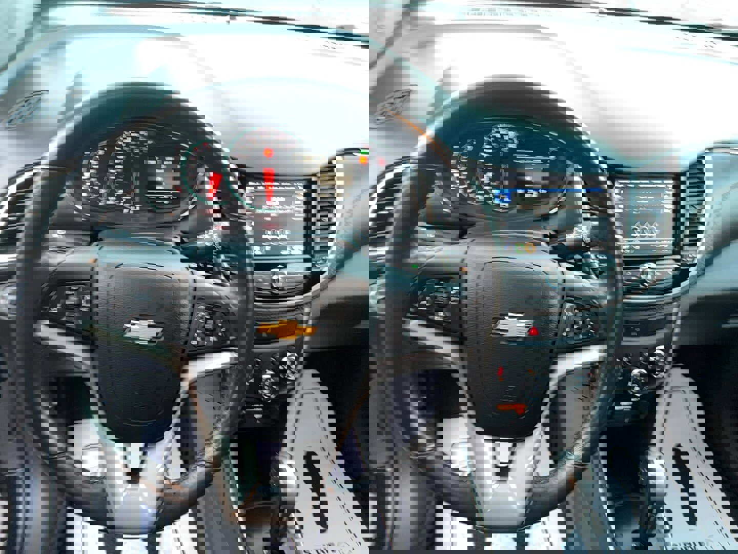 Used 2022 Chevrolet Trax LT w/ LT Convenience Package image 15