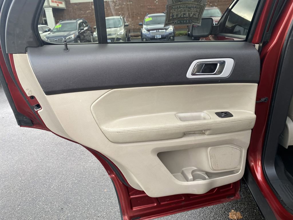 Used 2015 Ford Explorer XLT w/ Equipment Group 202A image 17