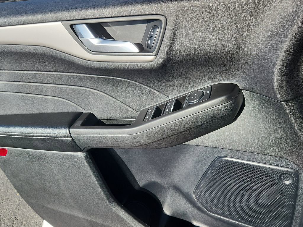 Used 2021 Ford Escape SE image 8