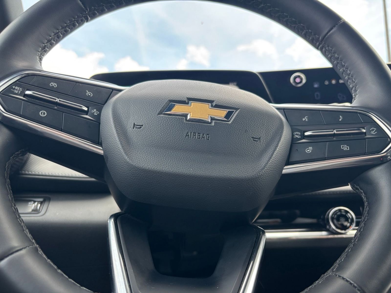 Used 2025 Chevrolet Equinox LT FWD image 29