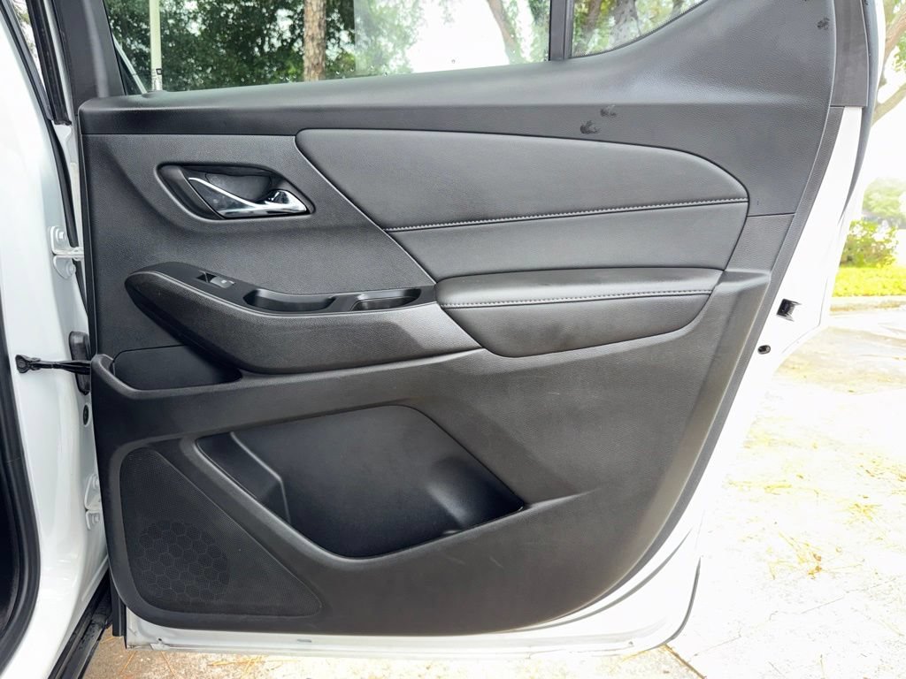 Used 2023 Chevrolet Traverse LT FWD image 25