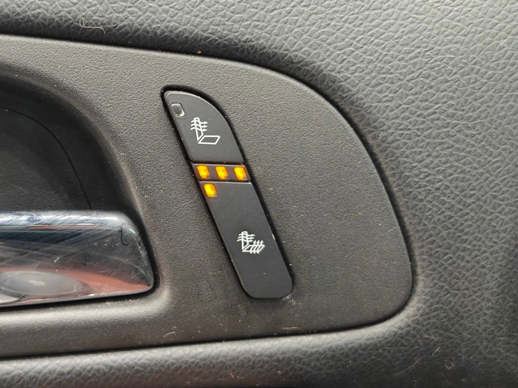 Used 2013 Chevrolet Suburban LT image 12
