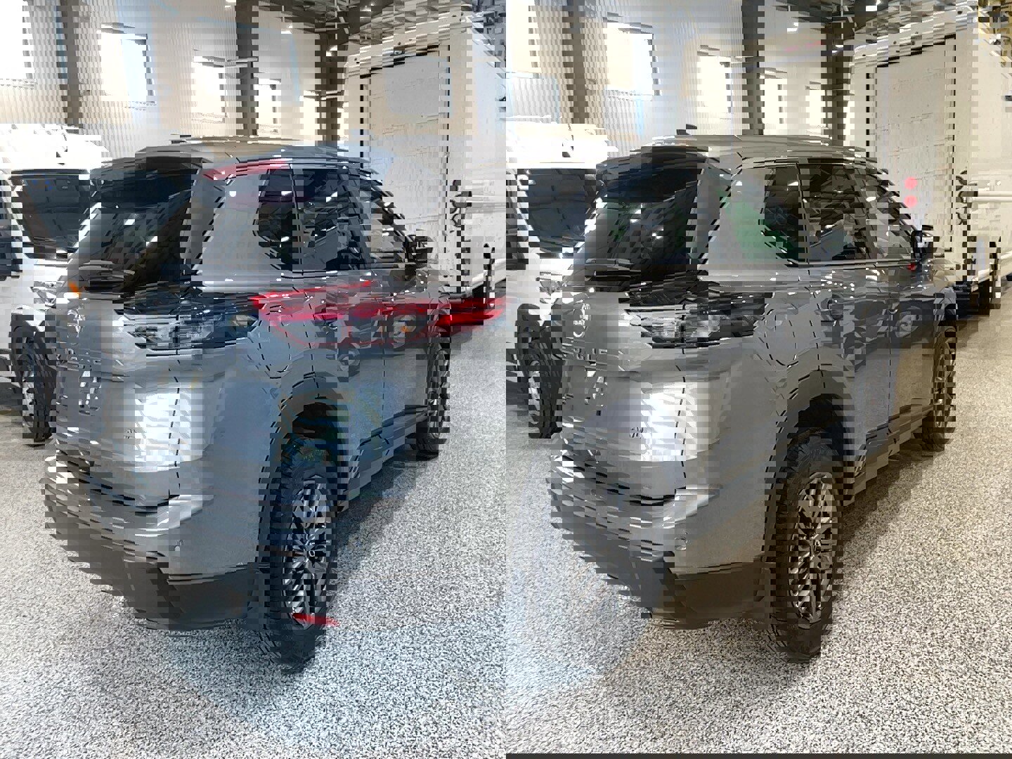 Used 2025 Nissan Rogue S image 14