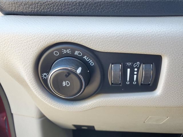Used 2021 Chrysler Pacifica Touring w/ Cold Weather Group FWD image 14