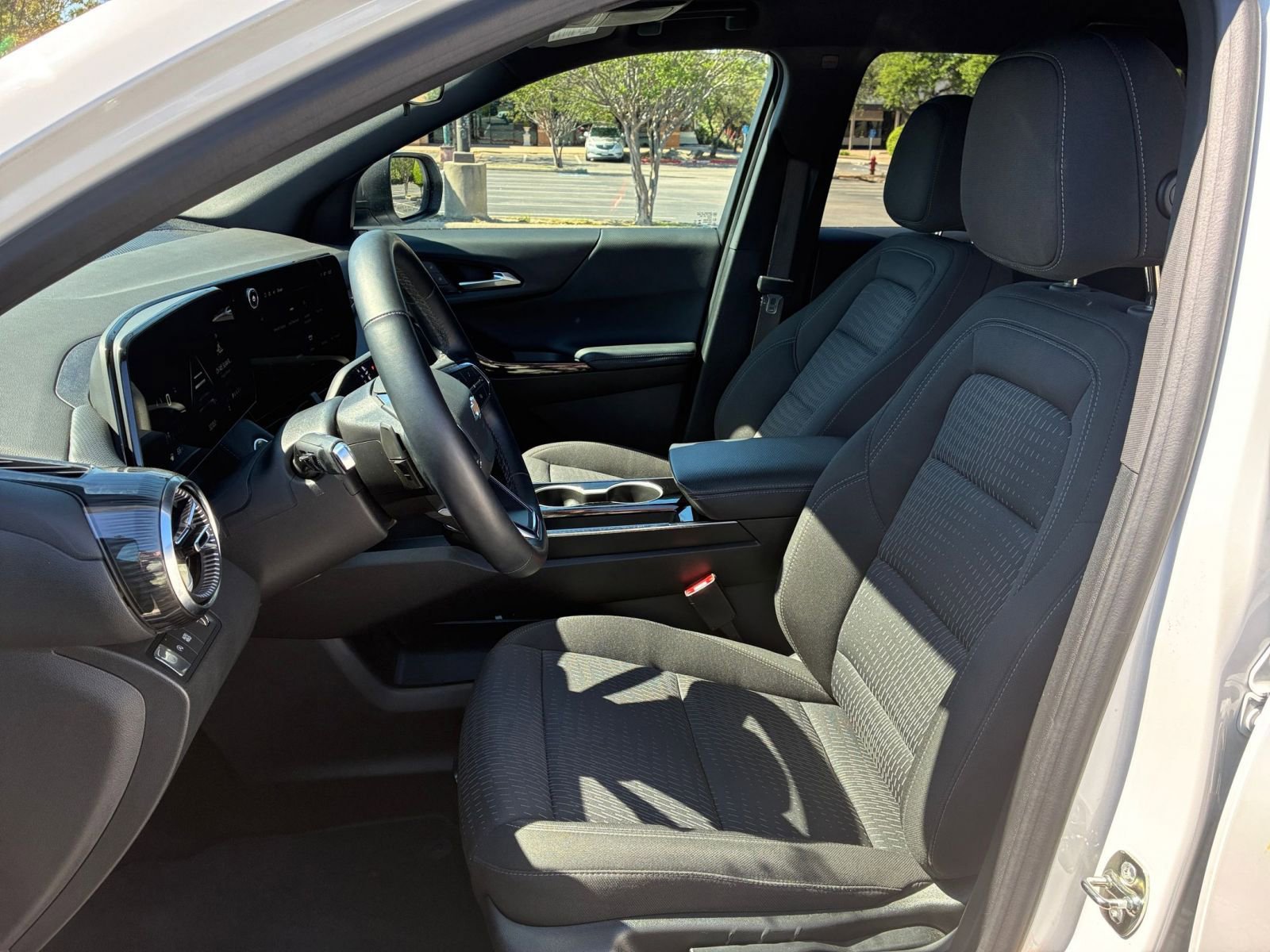 Used 2025 Chevrolet Equinox LT FWD image 36