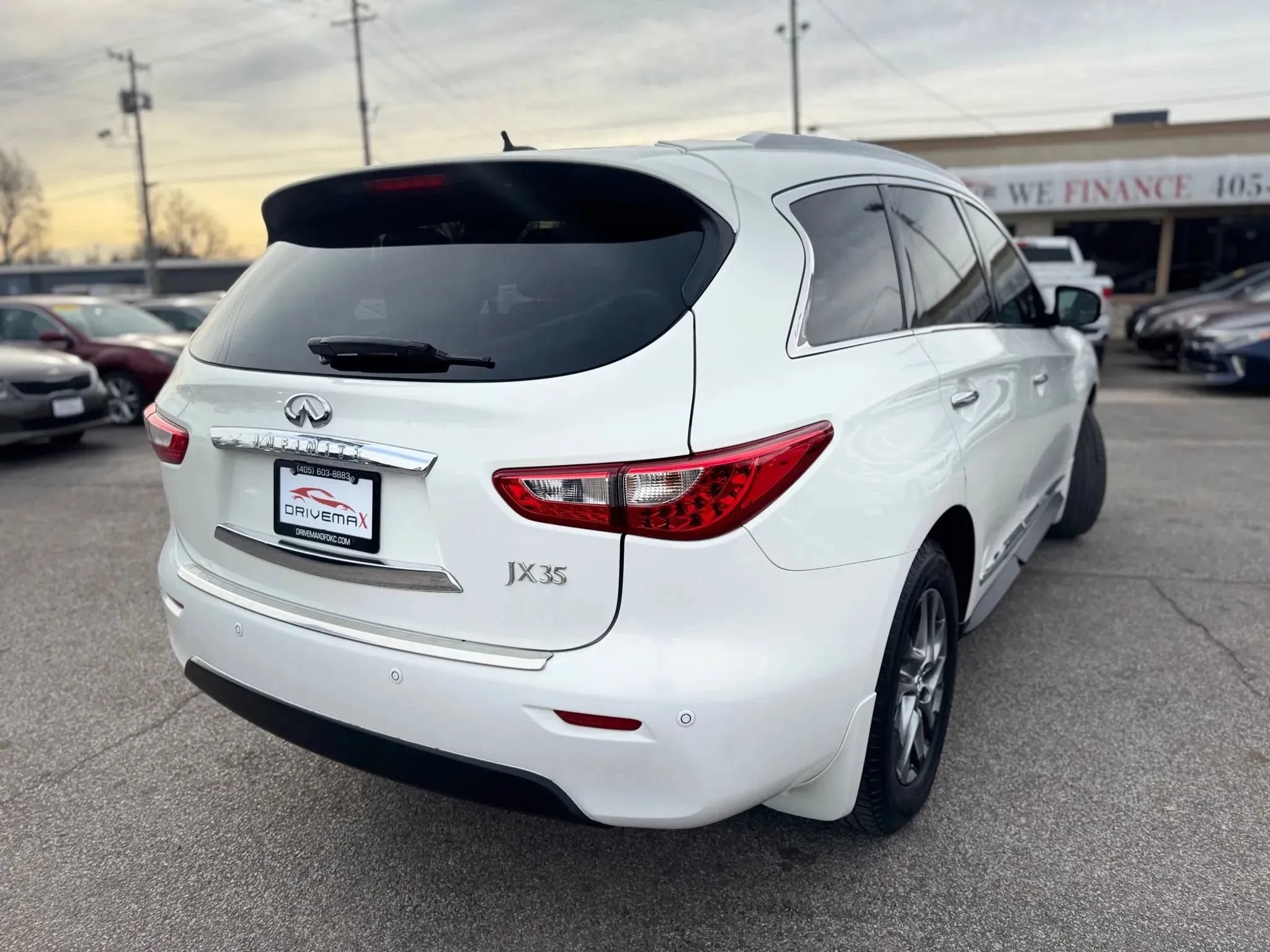 Used 2013 INFINITI JX35 FWD w/ Premium Pkg image 3