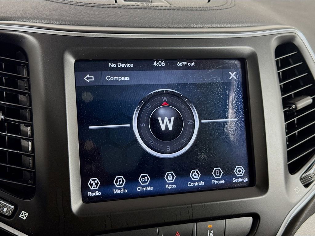 Used 2022 Jeep Cherokee Latitude Lux w/ Sun & Sound Group image 39