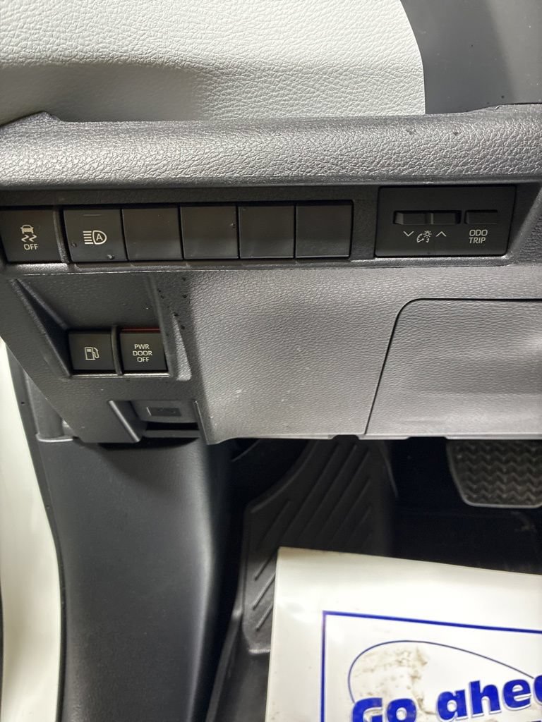 Used 2025 Toyota Sienna XLE AWD/4WD image 15