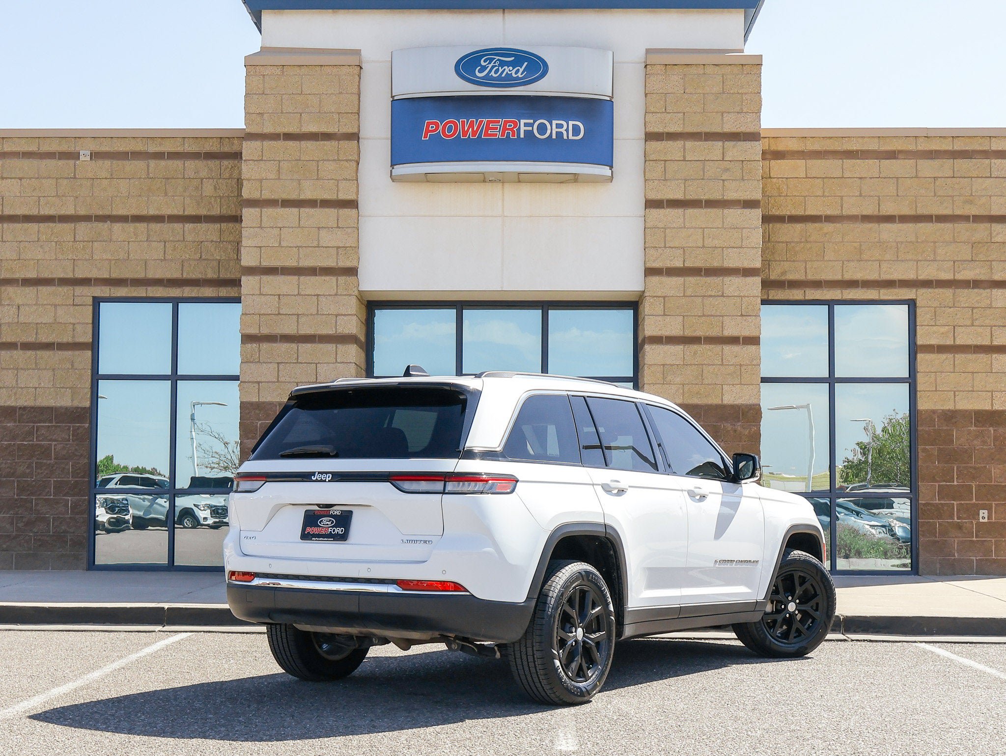 Used 2023 Jeep Grand Cherokee Limited AWD/4WD image 6