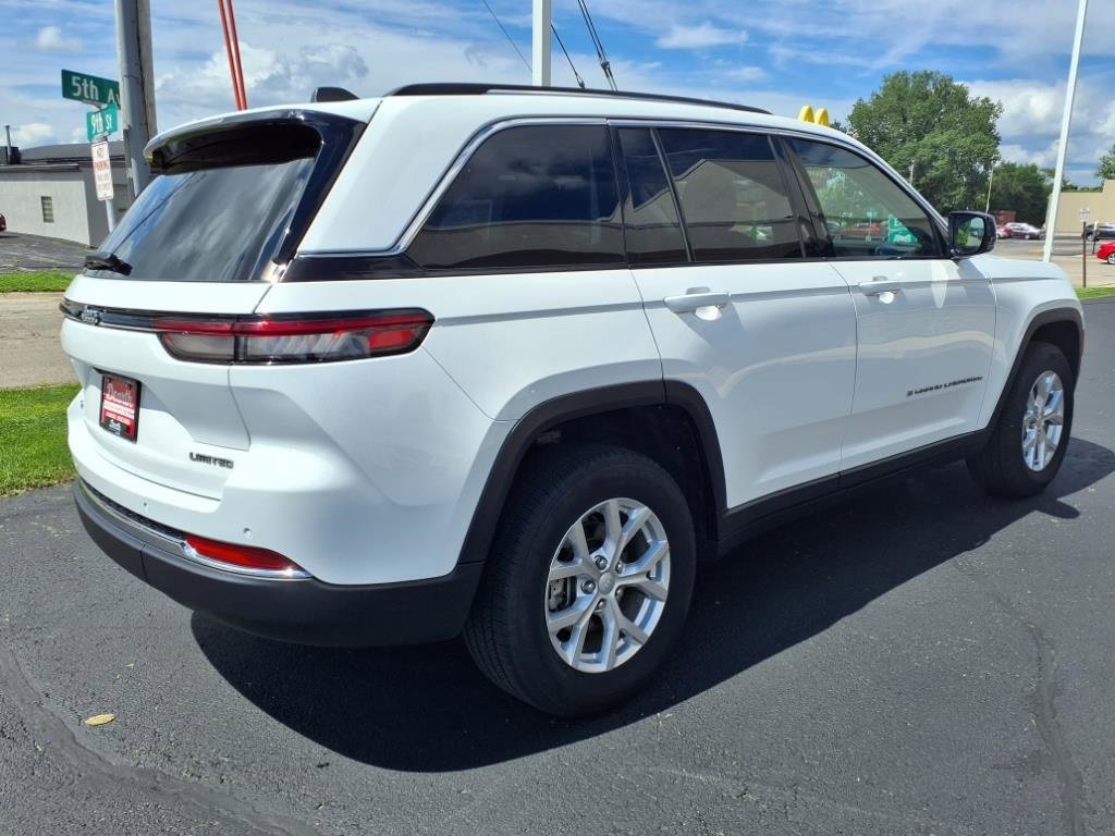 Used 2023 Jeep Grand Cherokee Limited image 3