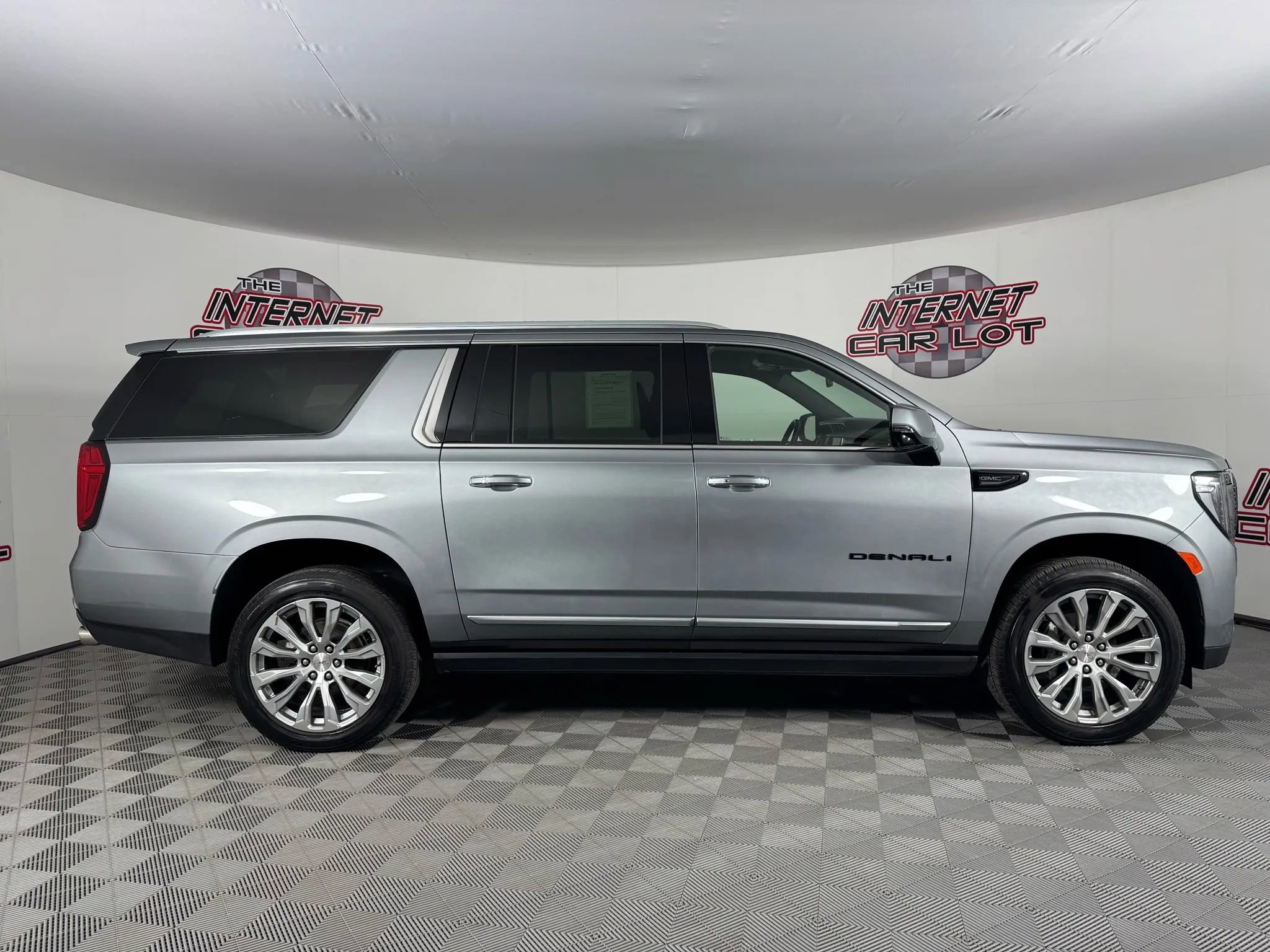 Used 2023 GMC Yukon XL Denali image 8