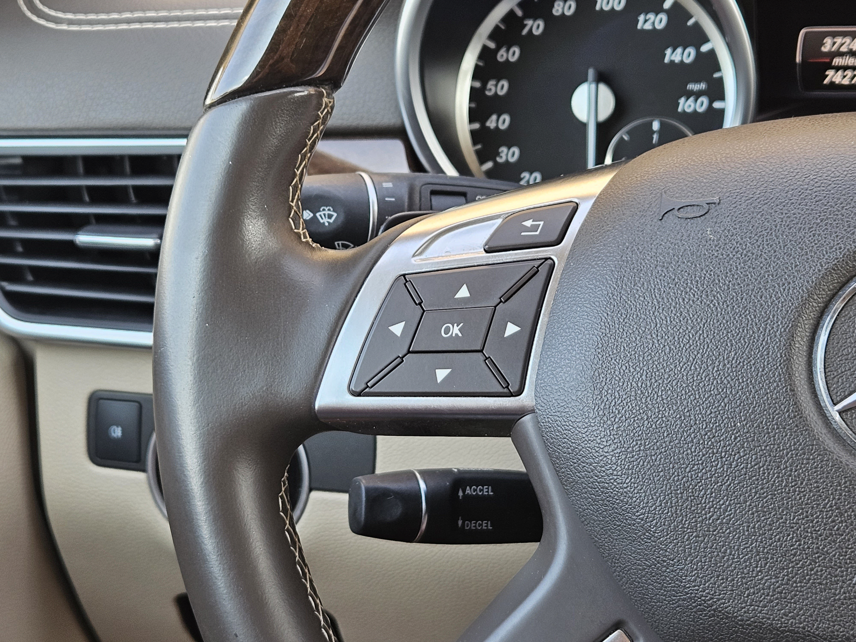 Used 2015 Mercedes-Benz GL 450 4MATIC image 23