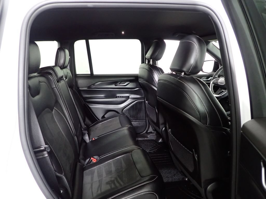 Used 2023 Jeep Grand Cherokee Altitude AWD/4WD image 35