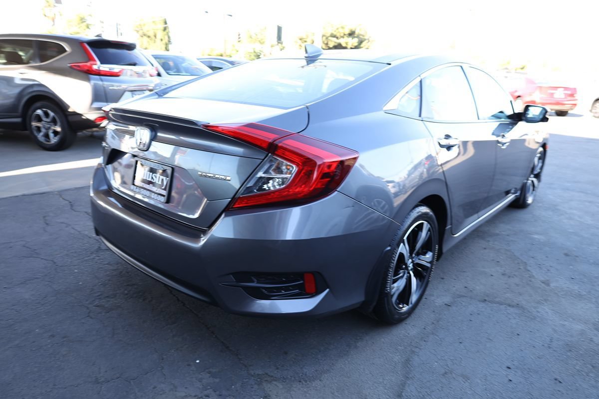 Used 2016 Honda Civic Touring image 4