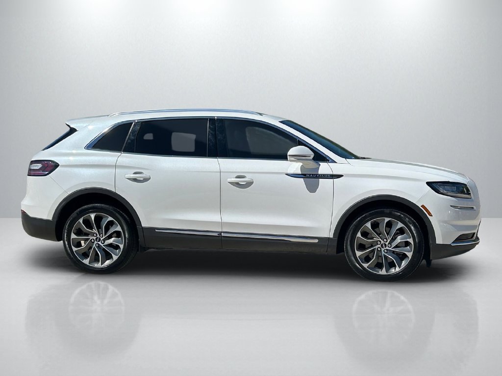 Used 2023 Lincoln Nautilus Reserve w/ Luxury Package AWD/4WD image 4