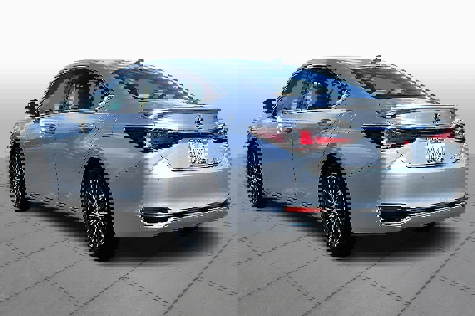 Certified 2025 Lexus ES 300h w/ Premium Package image 11