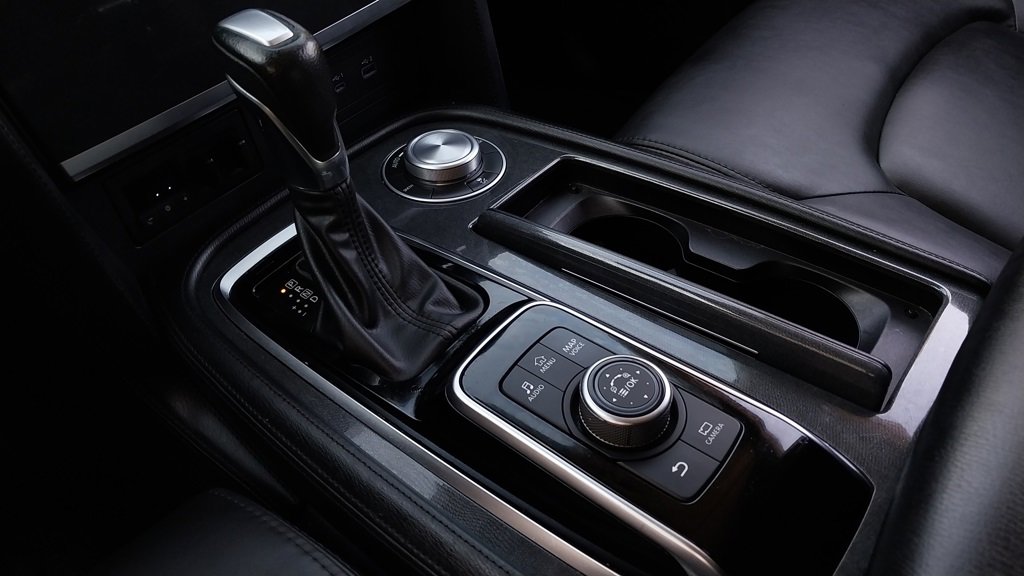 Used 2023 Nissan Armada SV image 28