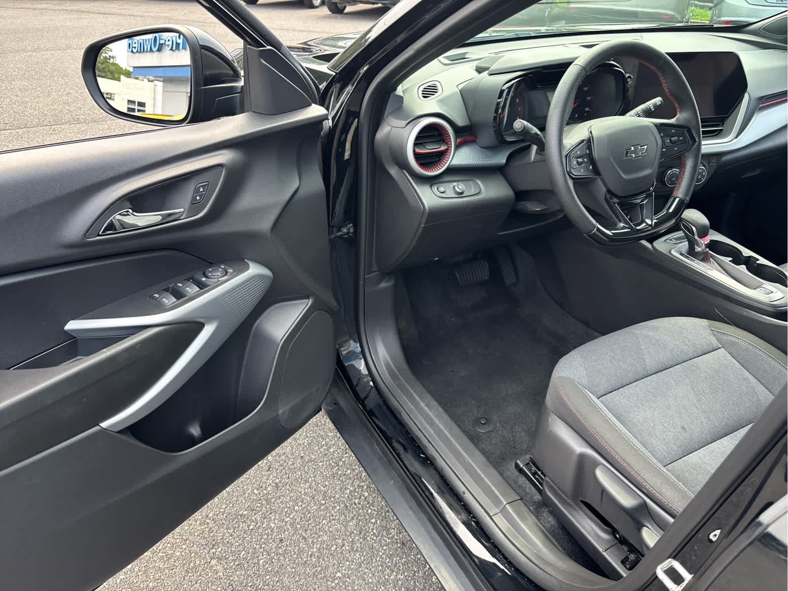 Certified 2024 Chevrolet Trax RS w/ Driver Confidence Package FWD image 8