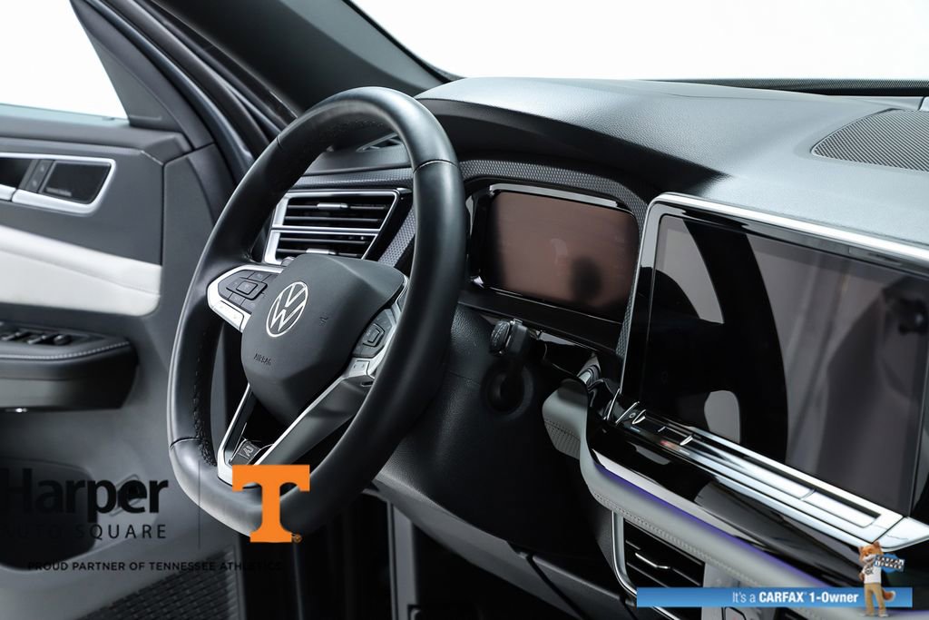 Used 2025 Volkswagen Atlas Cross Sport SEL Premium R-Line image 35