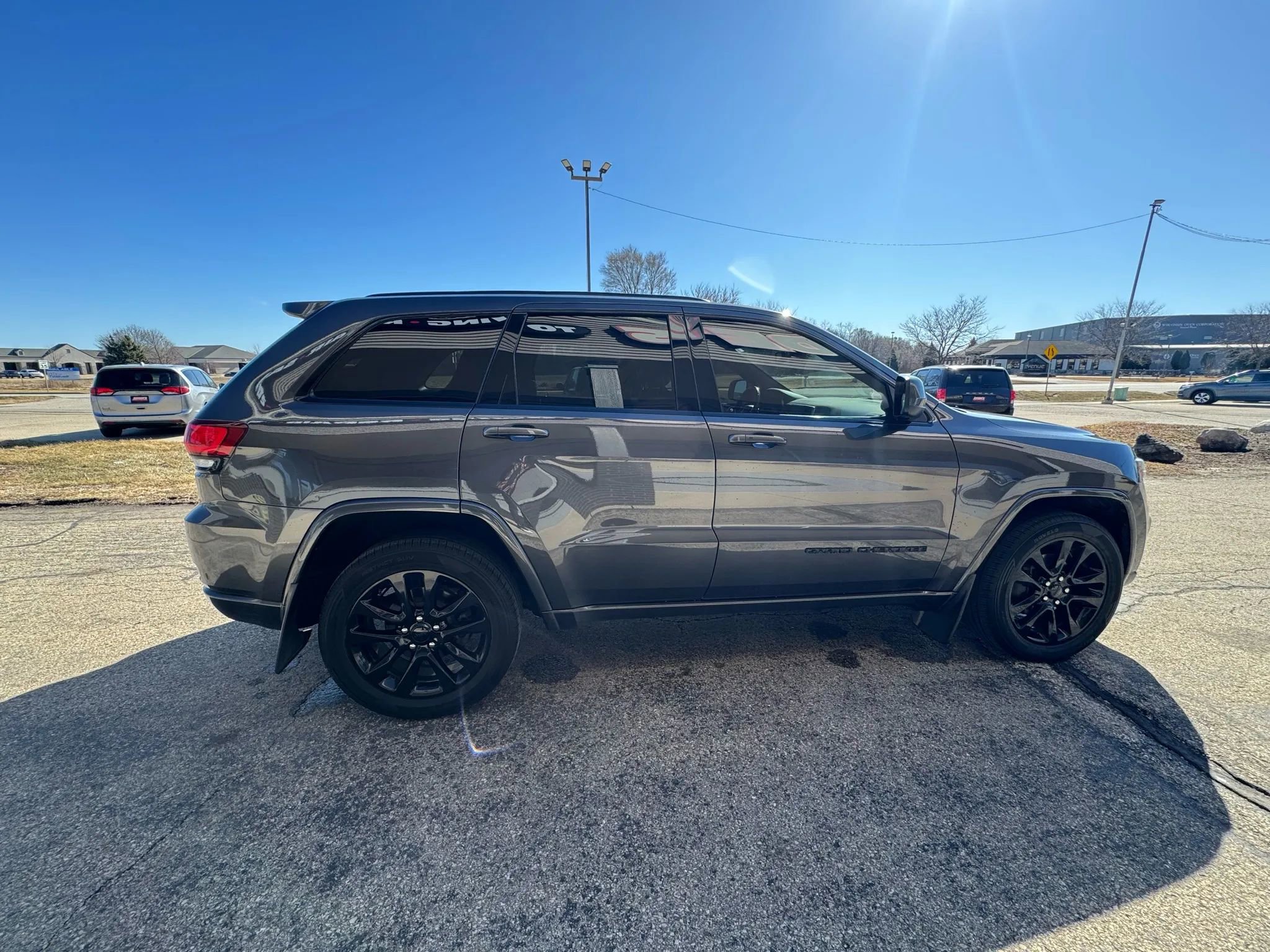 Used 2018 Jeep Grand Cherokee Altitude image 6