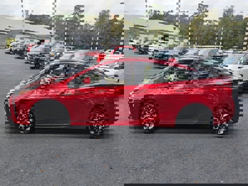 Used 2022 Toyota Prius XLE image 5