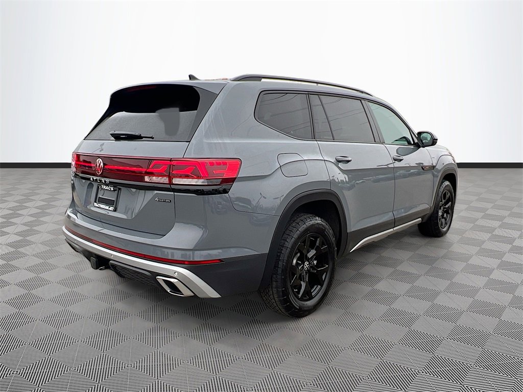 Used 2024 Volkswagen Atlas Peak Edition SE image 7