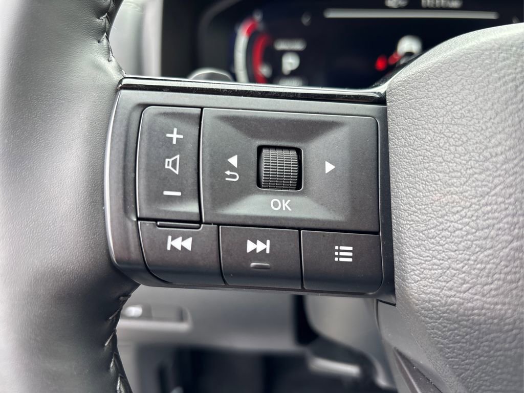 Certified 2025 Nissan Rogue Platinum image 29