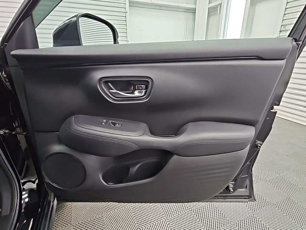 Used 2023 Honda HR-V LX image 37