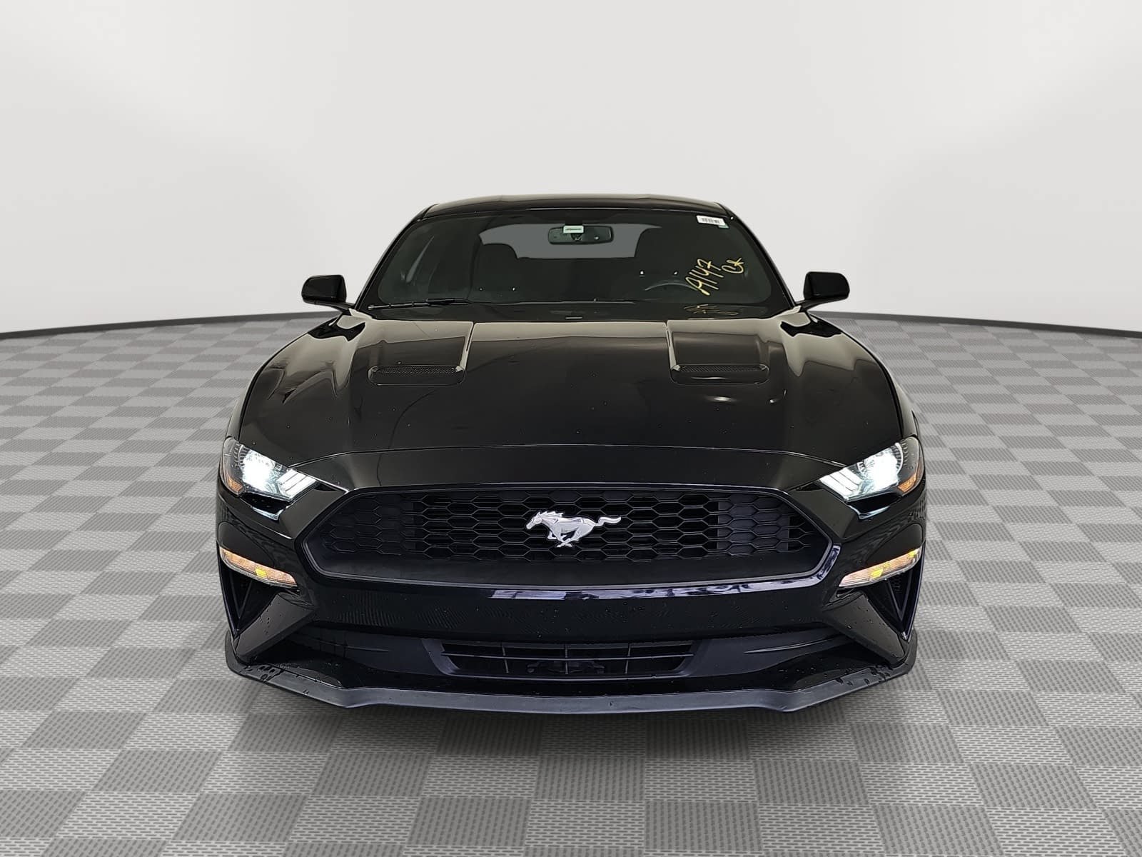 Used 2019 Ford Mustang Coupe RWD image 3