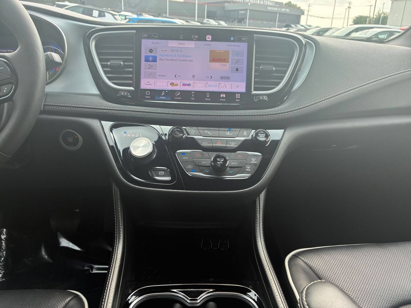 Used 2025 Chrysler Pacifica Limited FWD image 16