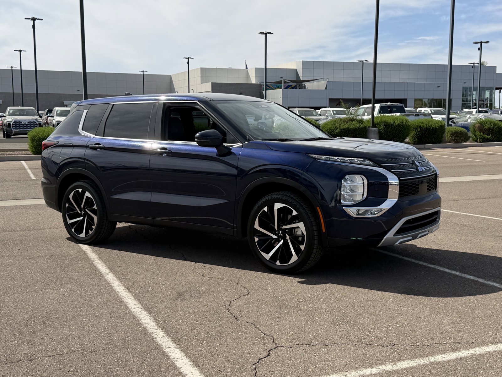 Used 2024 Mitsubishi Outlander SE AWD/4WD image 7