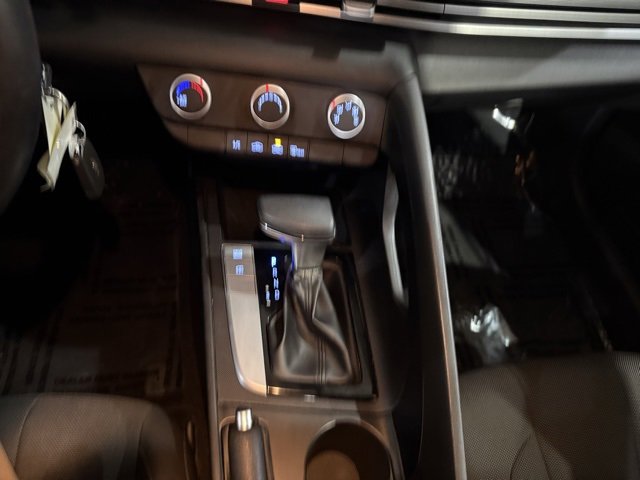 Used 2021 Hyundai Elantra SE image 19