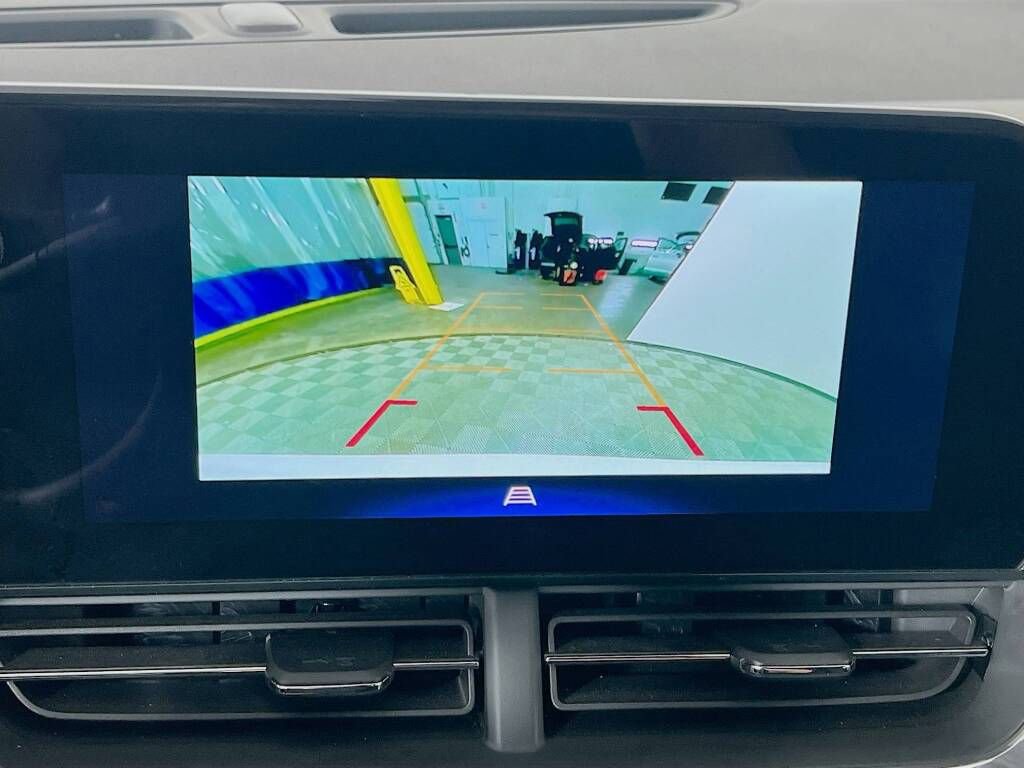 Certified 2025 Chevrolet Trax LT image 13