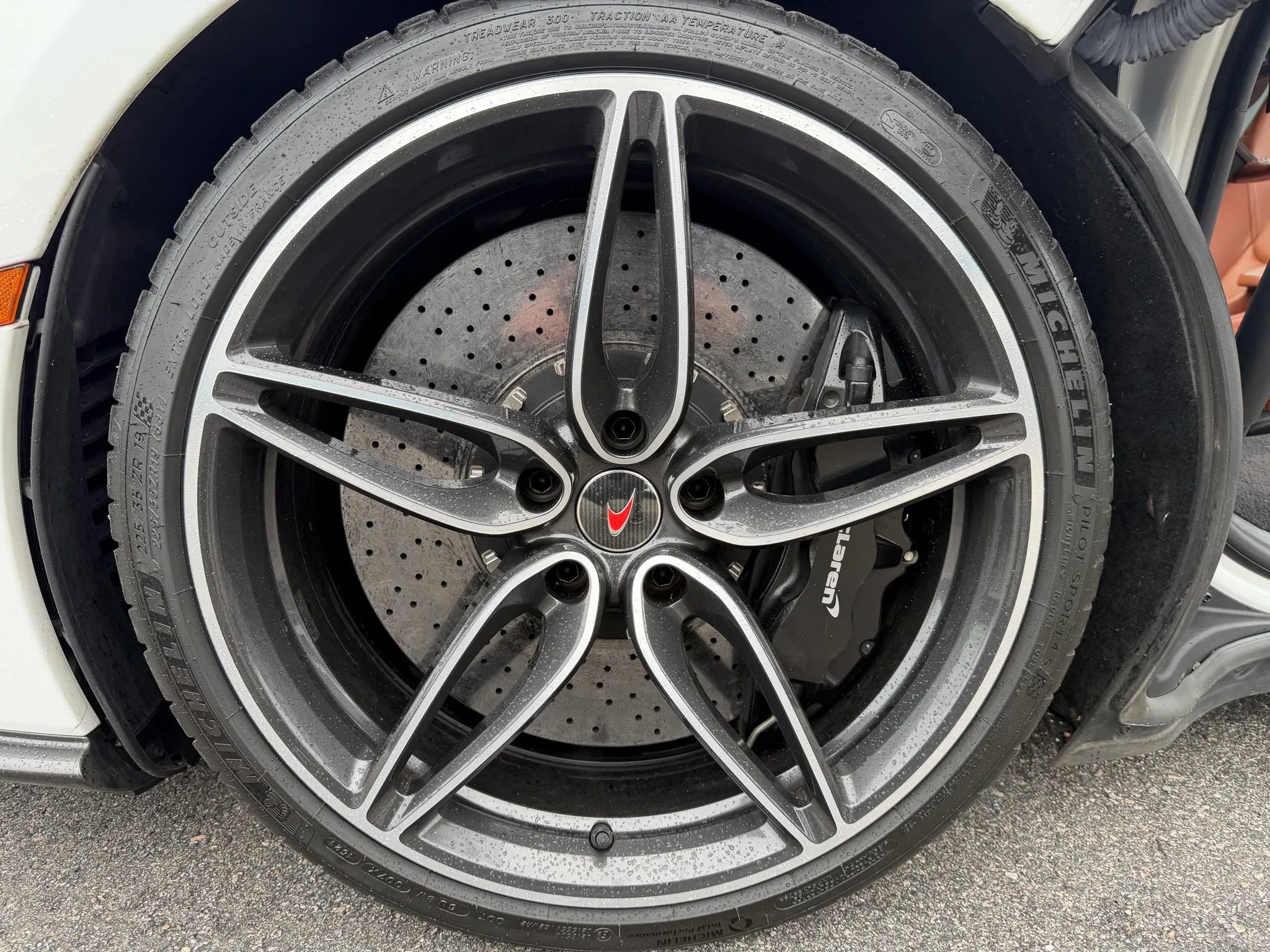 Used 2017 McLaren 570S image 40