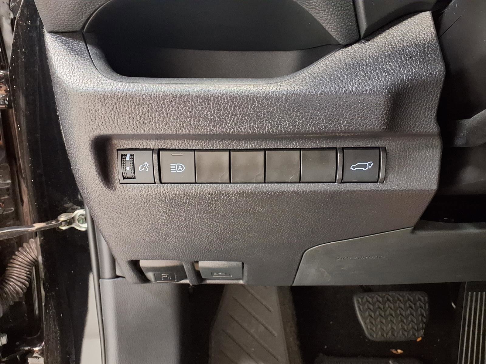 Used 2025 Toyota RAV4 XLE Premium FWD image 23