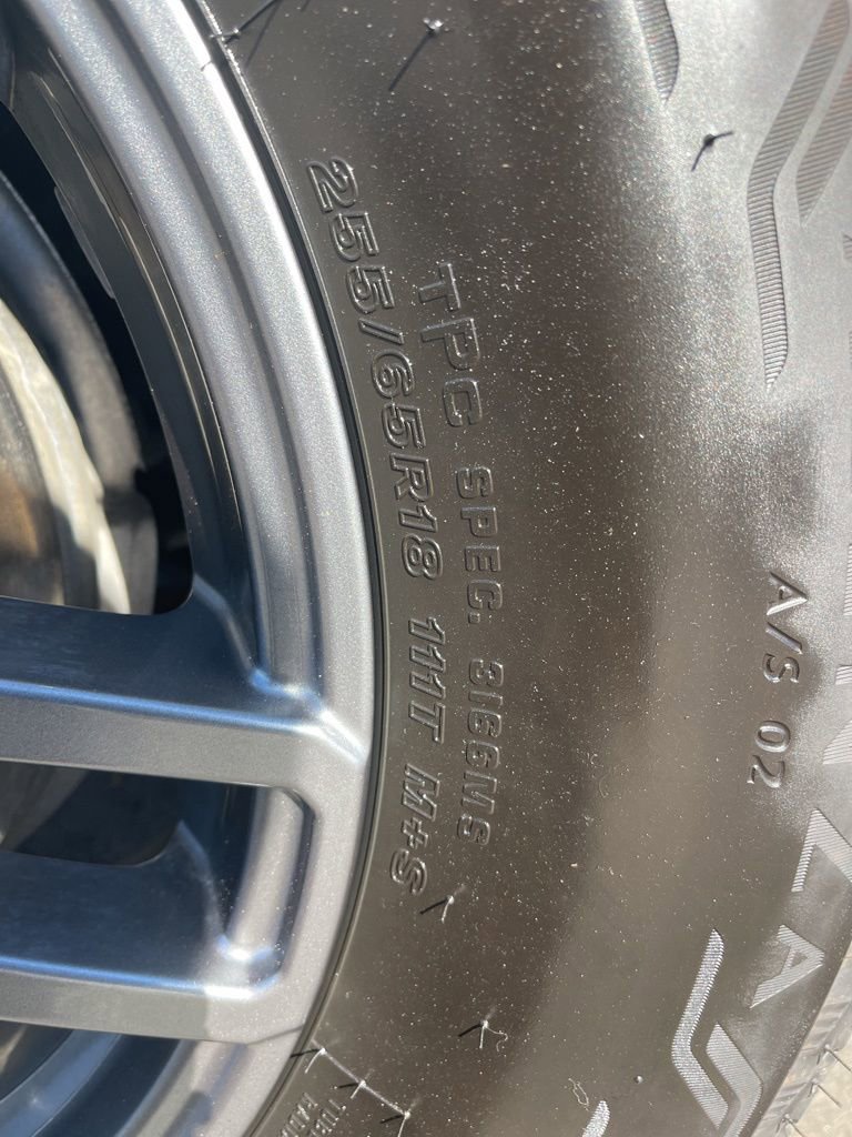 Used 2025 GMC Acadia Elevation image 35