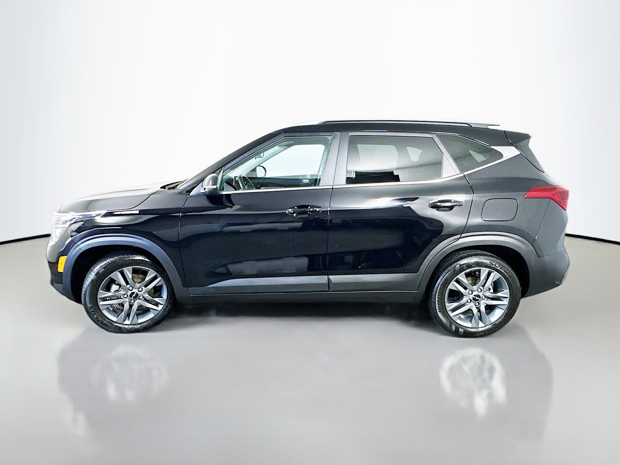 Certified 2023 Kia Seltos S w/ Navigation Package FWD image 4